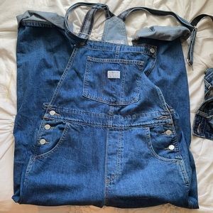 Levi’s overall woman’s